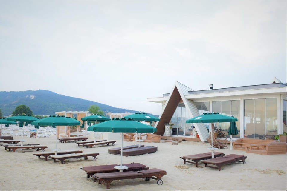 Restaurant/places to eat, Beach