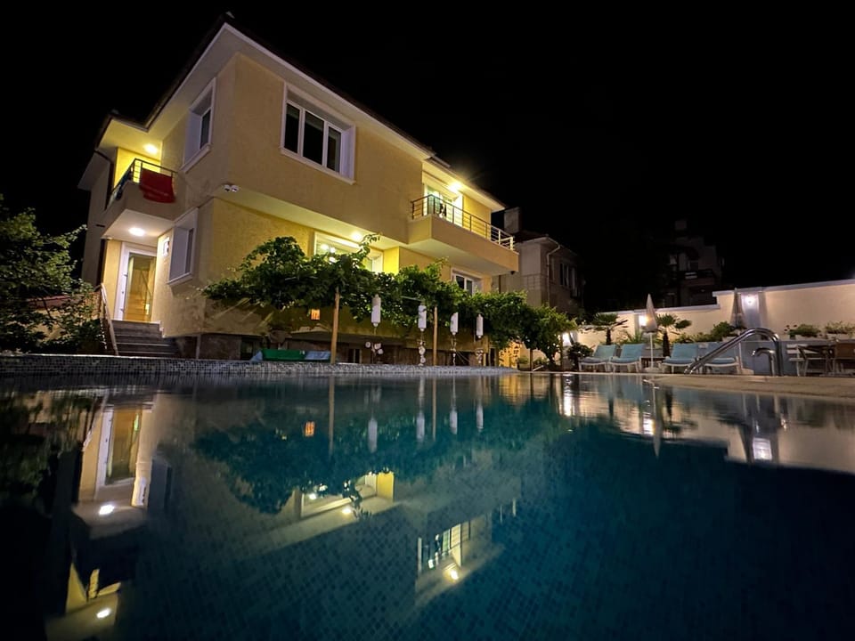 Night, Swimming pool