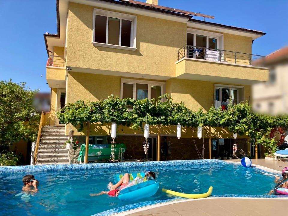 Property building, Swimming pool