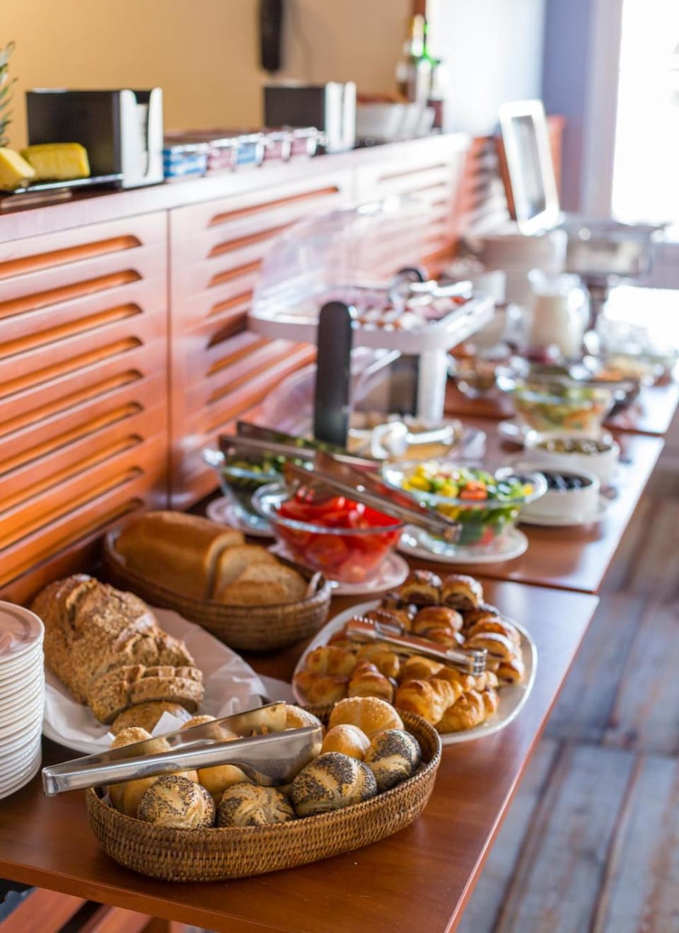 Restaurant/places to eat, Buffet breakfast