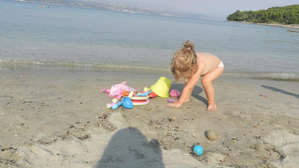 Restaurant/places to eat, Activities, Children play ground, Beach