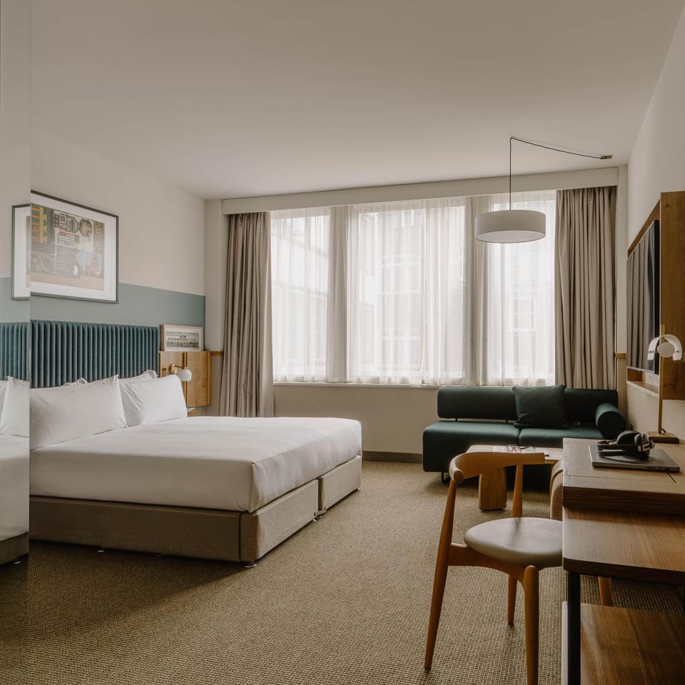 Bed, Living room, Photo of the whole room, Seating area, Bedroom