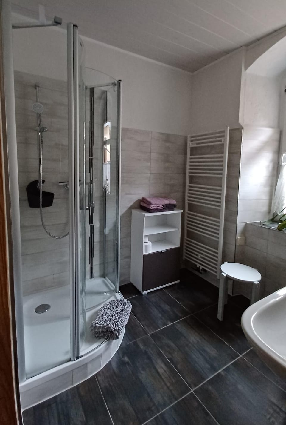 Shower, Bathroom, towels