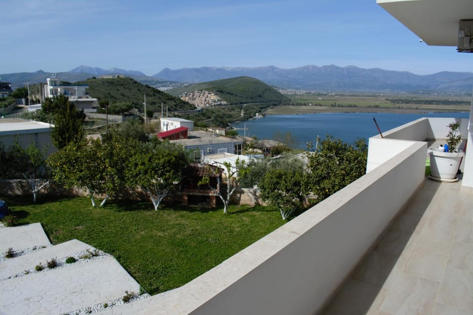 Property building, Nearby landmark, Day, Natural landscape, View (from property/room), Balcony/Terrace, Lake view, Mountain view, River view