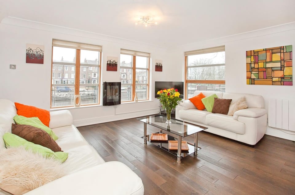 Balcony/Terrace, Living room, River view, River view