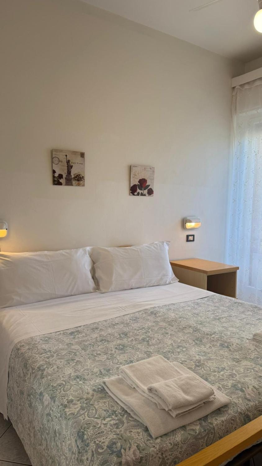 Hotel Ambassador Room Only - Self Check-in Bed and Breakfast in Cattolica