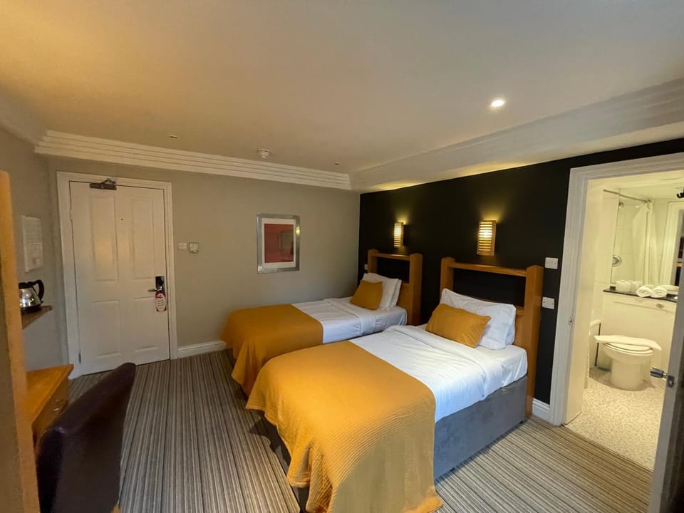 Bed, Bathroom, Photo of the whole room, Bedroom