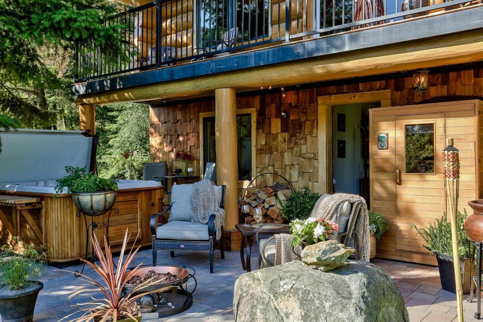 Patio, Natural landscape, Summer, BBQ facilities, Hot Tub, Sauna, Balcony/Terrace, On site, Mountain view