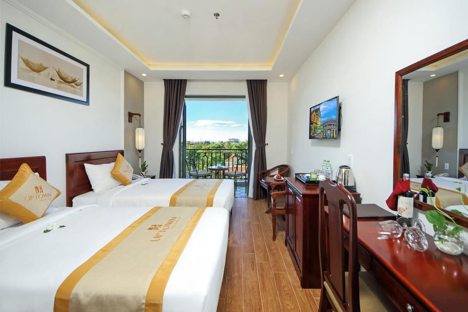 Photo of the whole room, Decorative detail, City view