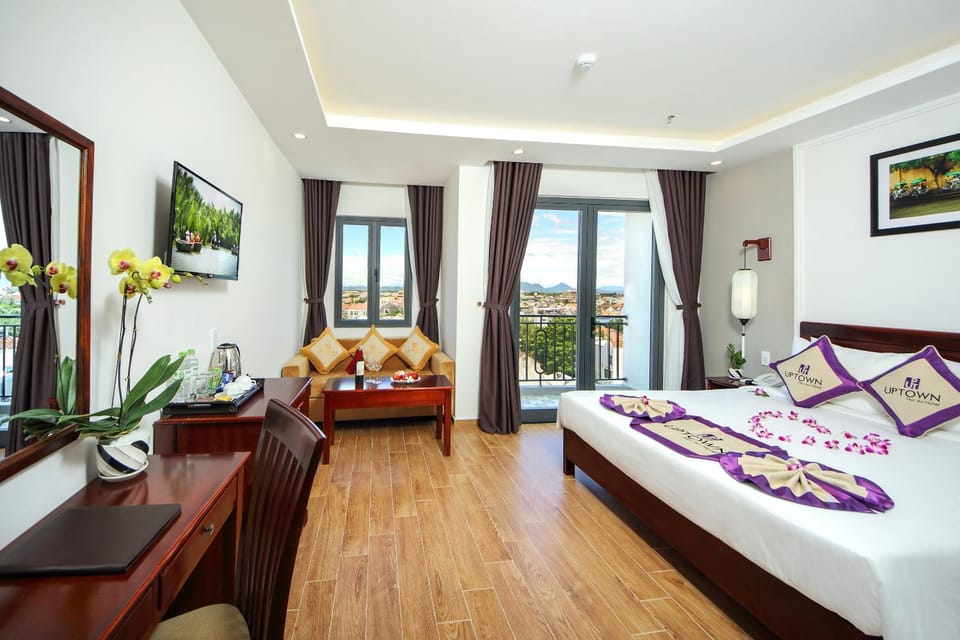 Coffee/tea facilities, Balcony/Terrace, Living room, Photo of the whole room, Seating area, Dining area, Bedroom, City view, Garden view, Street view, bunk bed, Quiet street view