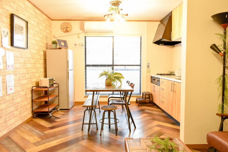 Coffee/tea facilities, Balcony/Terrace, Kitchen or kitchenette, Living room, Seating area, Dining area, Quiet street view