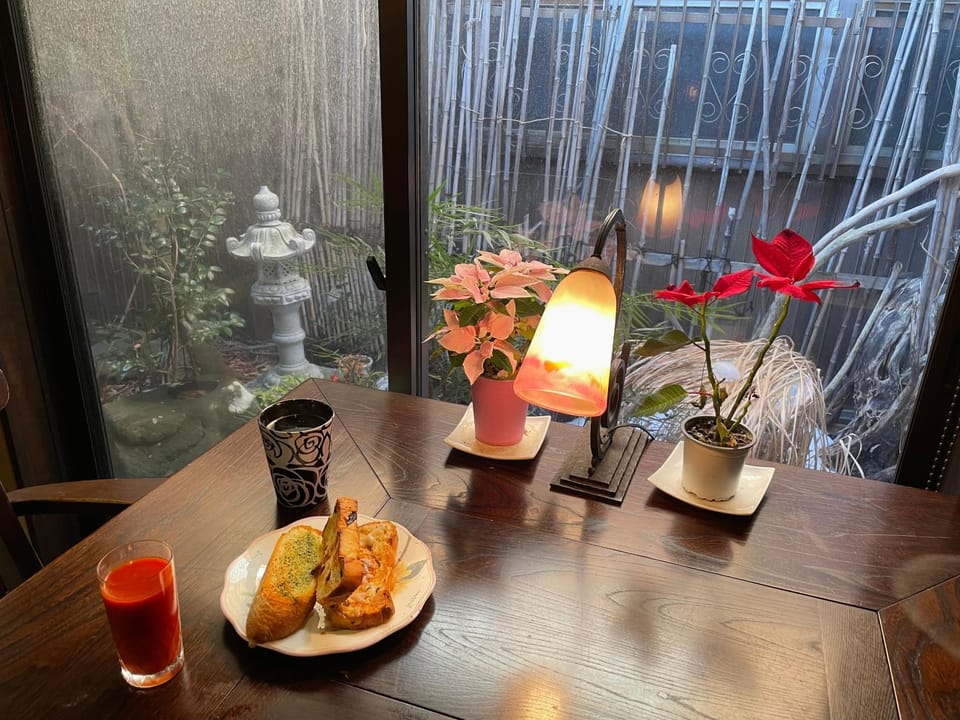 Restaurant/places to eat, Coffee/tea facilities