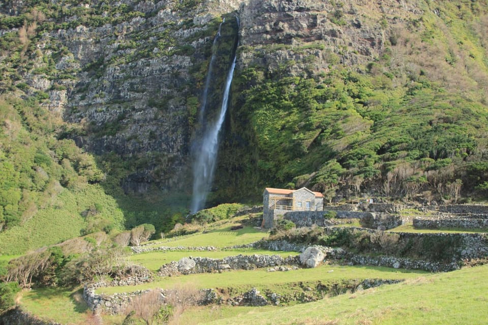 Nearby landmark, Facade/entrance, Natural landscape, Landmark view