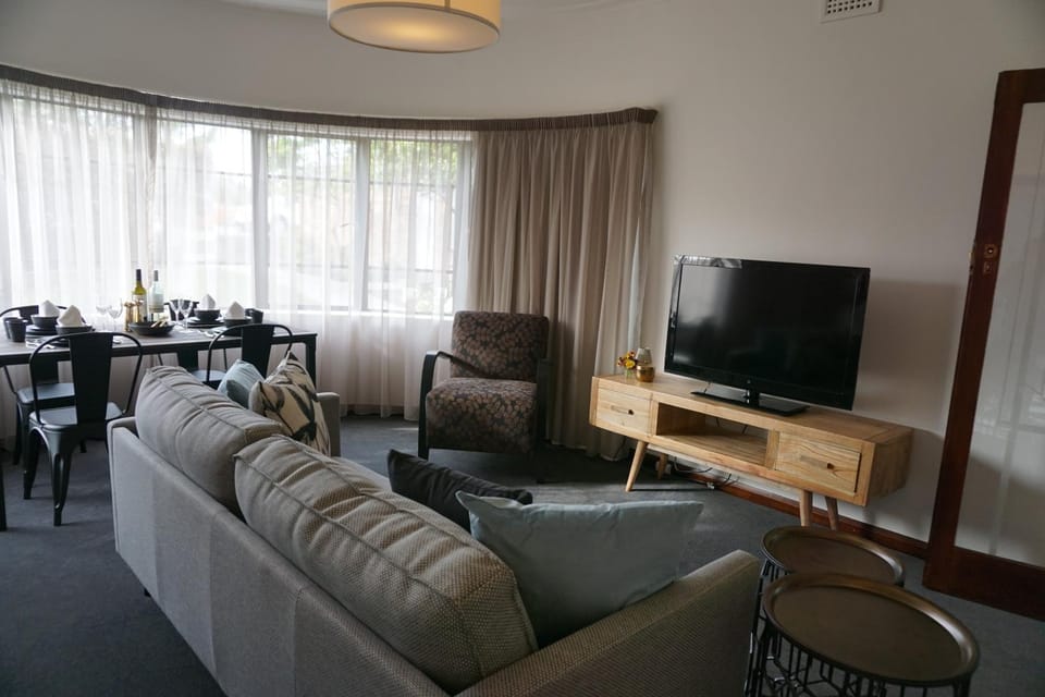TV and multimedia, Living room, Photo of the whole room, Decorative detail