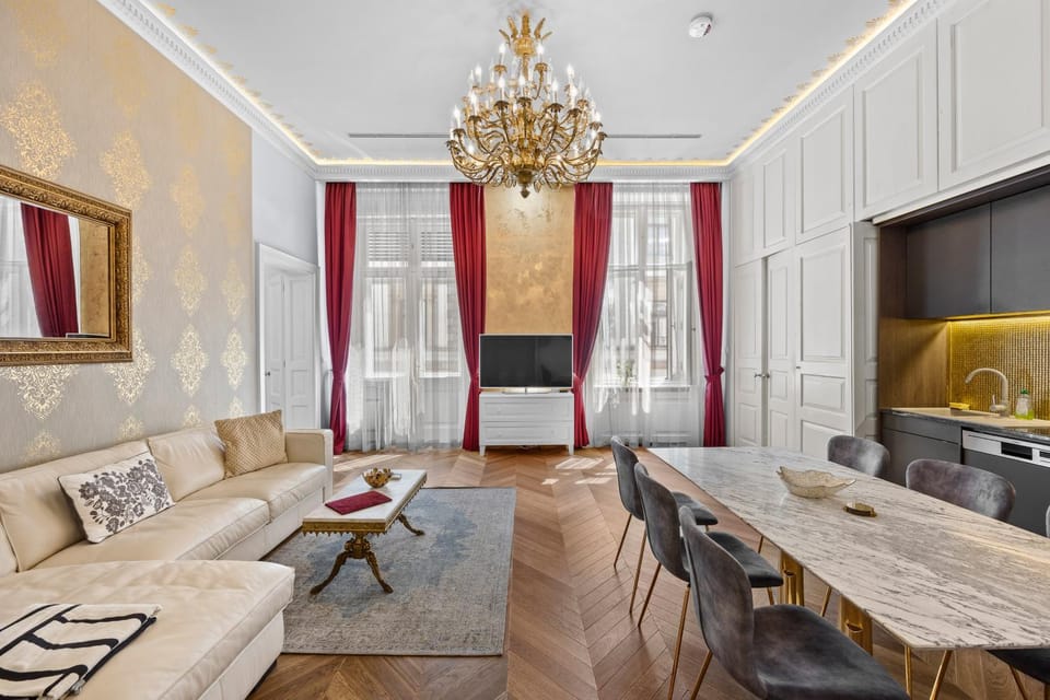 TV and multimedia, Kitchen or kitchenette, Living room, Seating area, Dining area