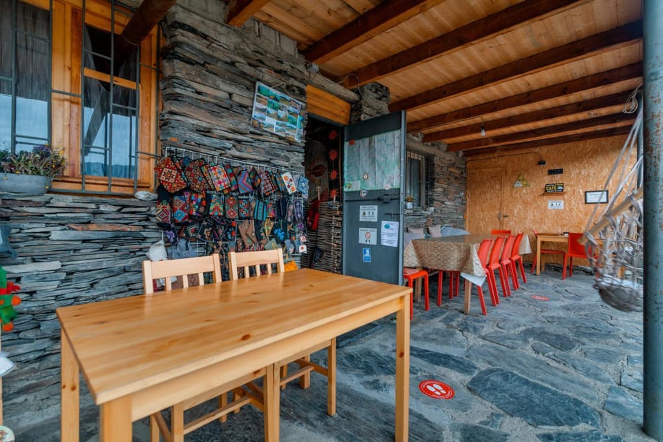 Seating area, Dining area
