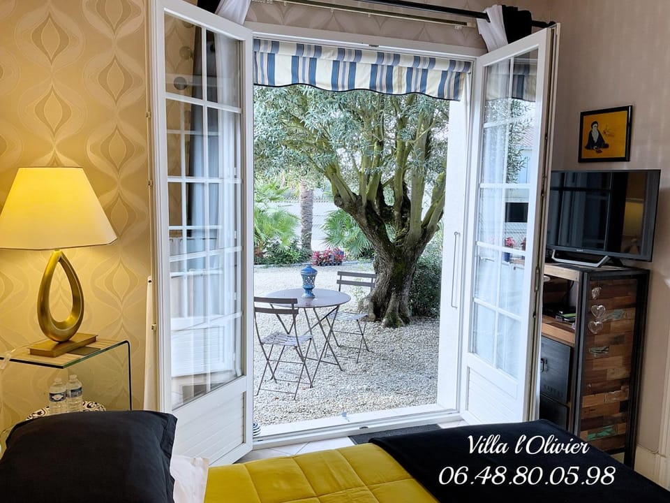Bedroom, Garden view