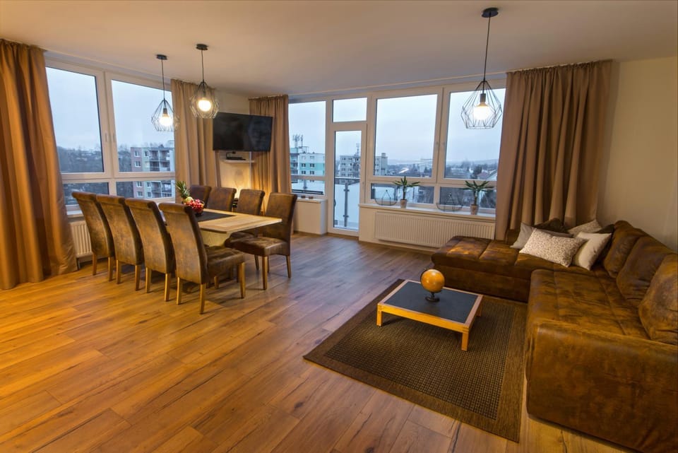 Communal lounge/ TV room, Balcony/Terrace, Living room, Dining area