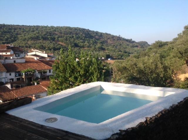 Swimming pool, Swimming pool