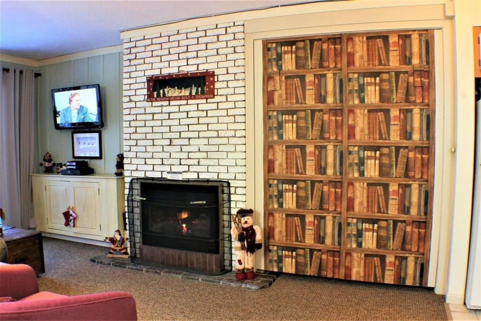 Whiffletree Condo Unit E4 House in Mendon