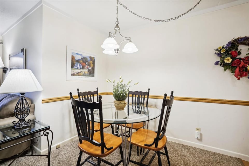 Whiffletree Condo Unit F5 House in Mendon