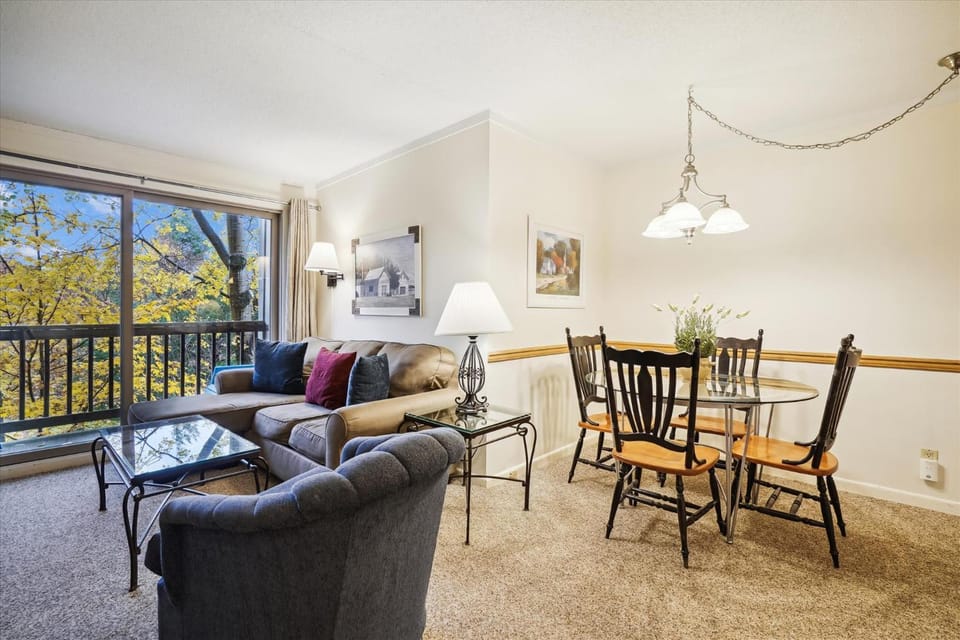 Whiffletree Condo Unit F5 House in Mendon
