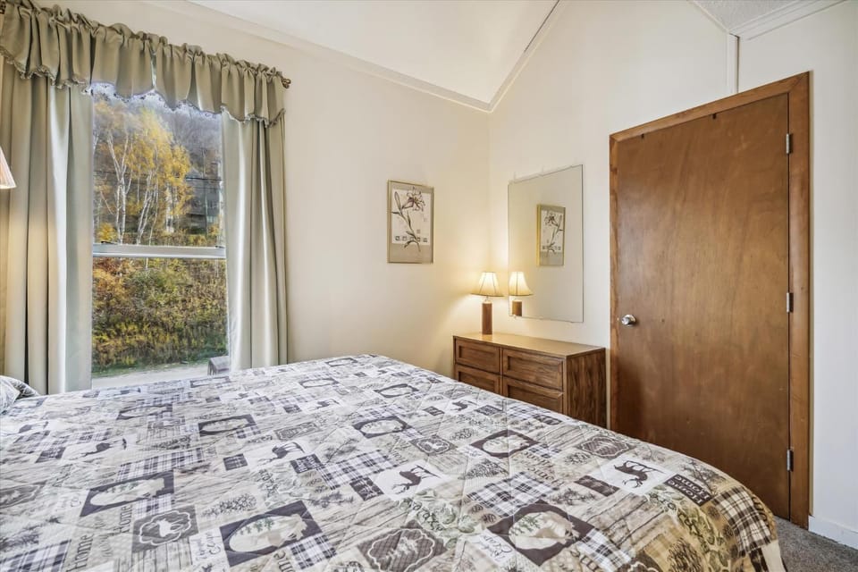 Whiffletree Condo Unit G8 House in Mendon