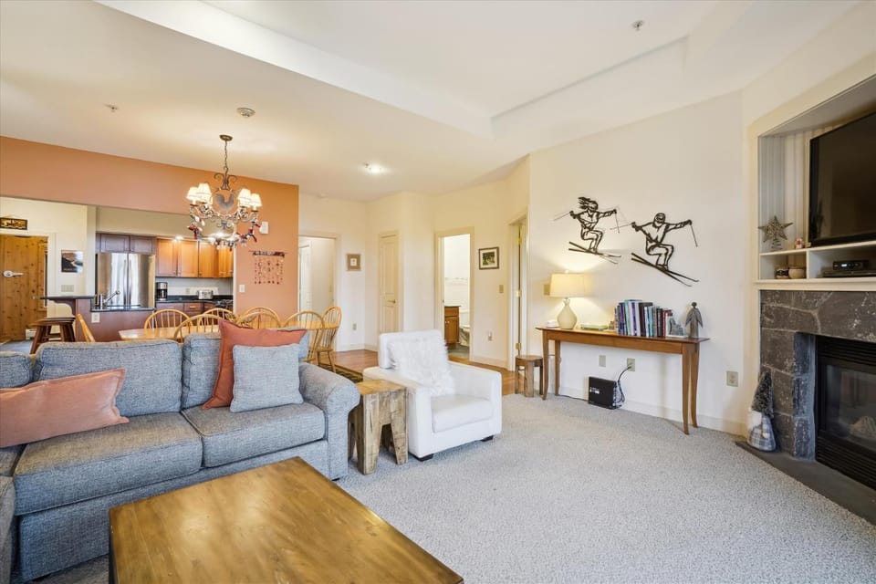 TV and multimedia, Kitchen or kitchenette, Living room, Seating area, flat iron