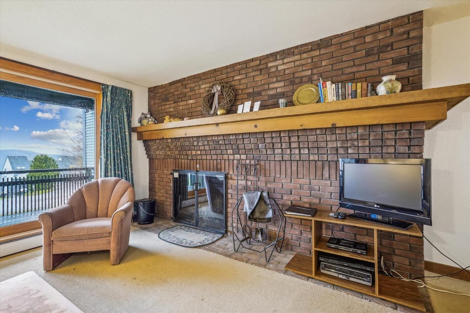 Ski on ski off, beautiful views, 2 bedroom condo with access to indoor pool, Sunrise C5 House in Mendon