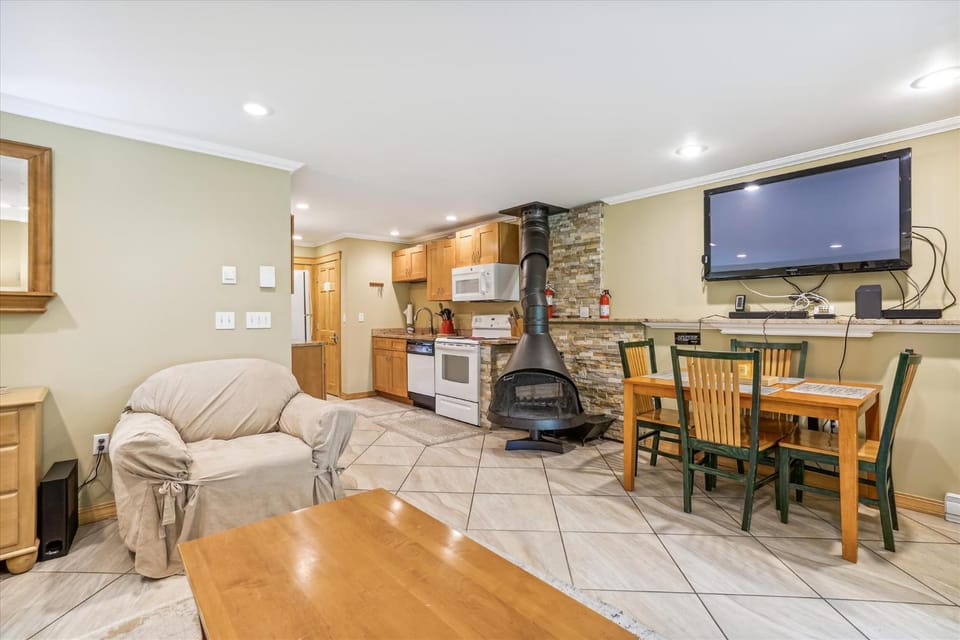 Living room, Dining area