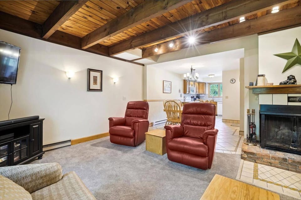 Edgemont Condo Unit A2 House in Mendon