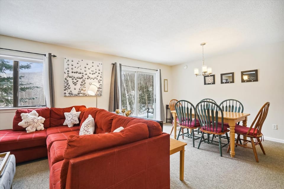 Seating area, Dining area