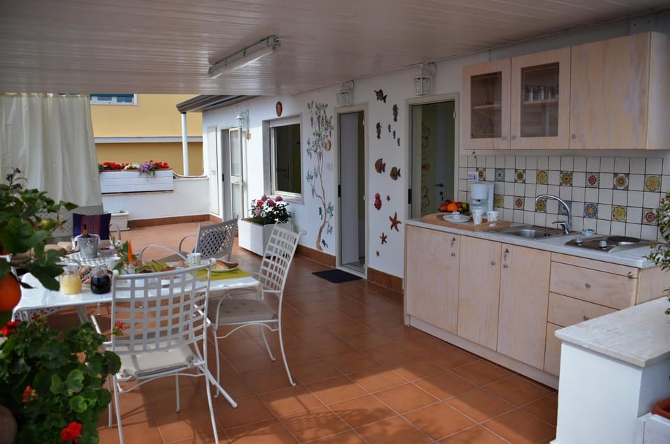 Balcony/Terrace, Kitchen or kitchenette, Seating area