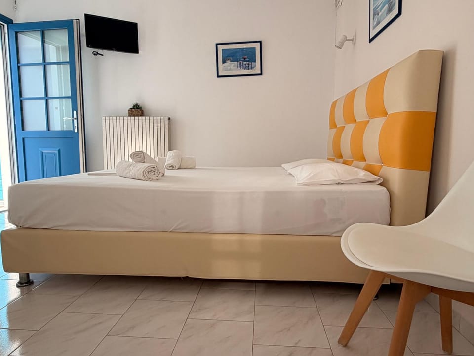 Theodora Rooms Apartment in Milos