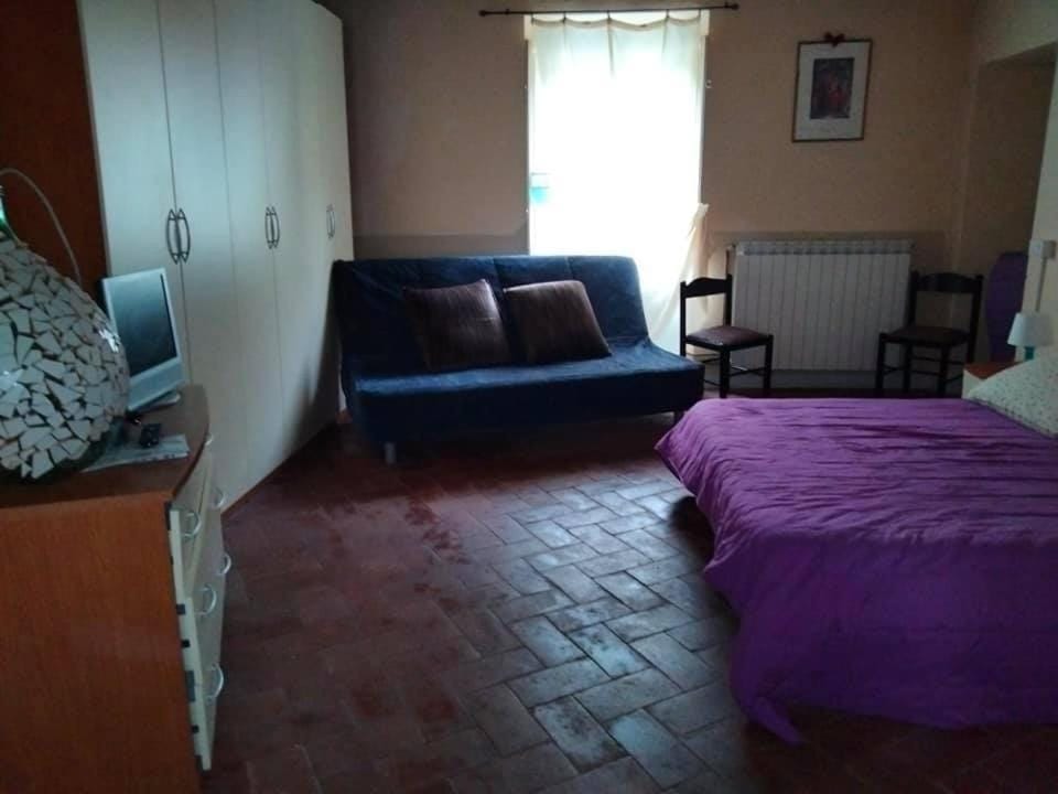 Bed, Living room, Bedroom