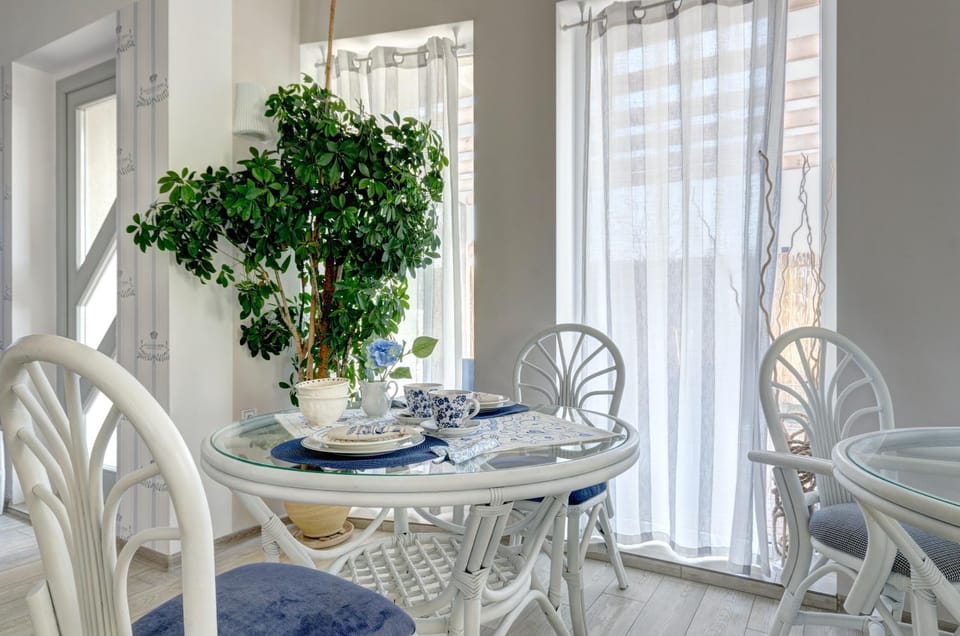 Dining area, Breakfast