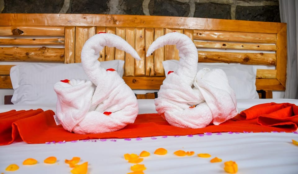 Bed, Bedroom, towels