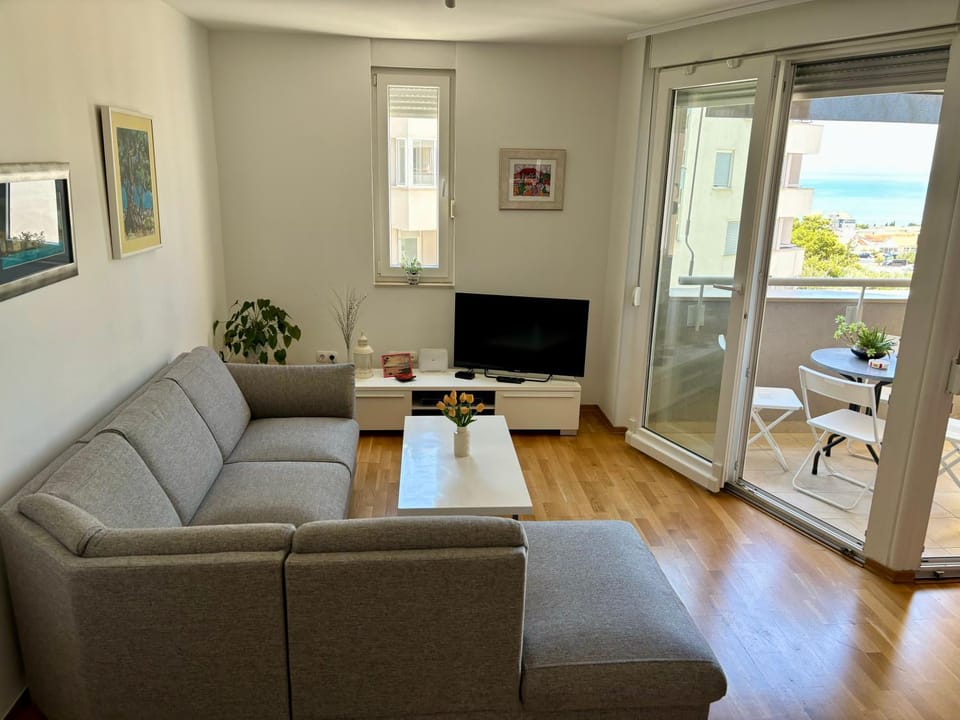 Communal lounge/ TV room, TV and multimedia, Living room, Seating area
