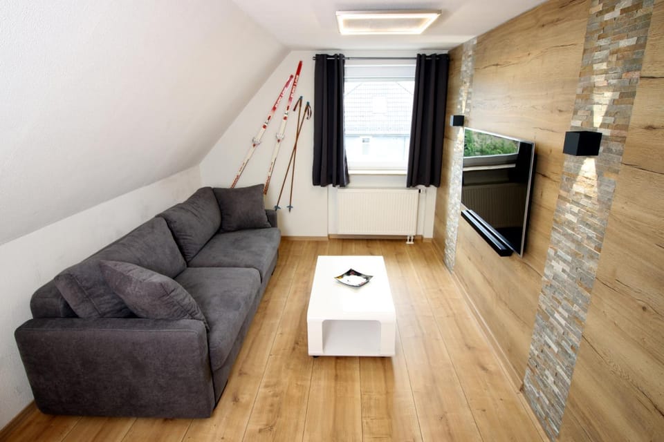 Communal lounge/ TV room, TV and multimedia, Living room, Photo of the whole room, Decorative detail