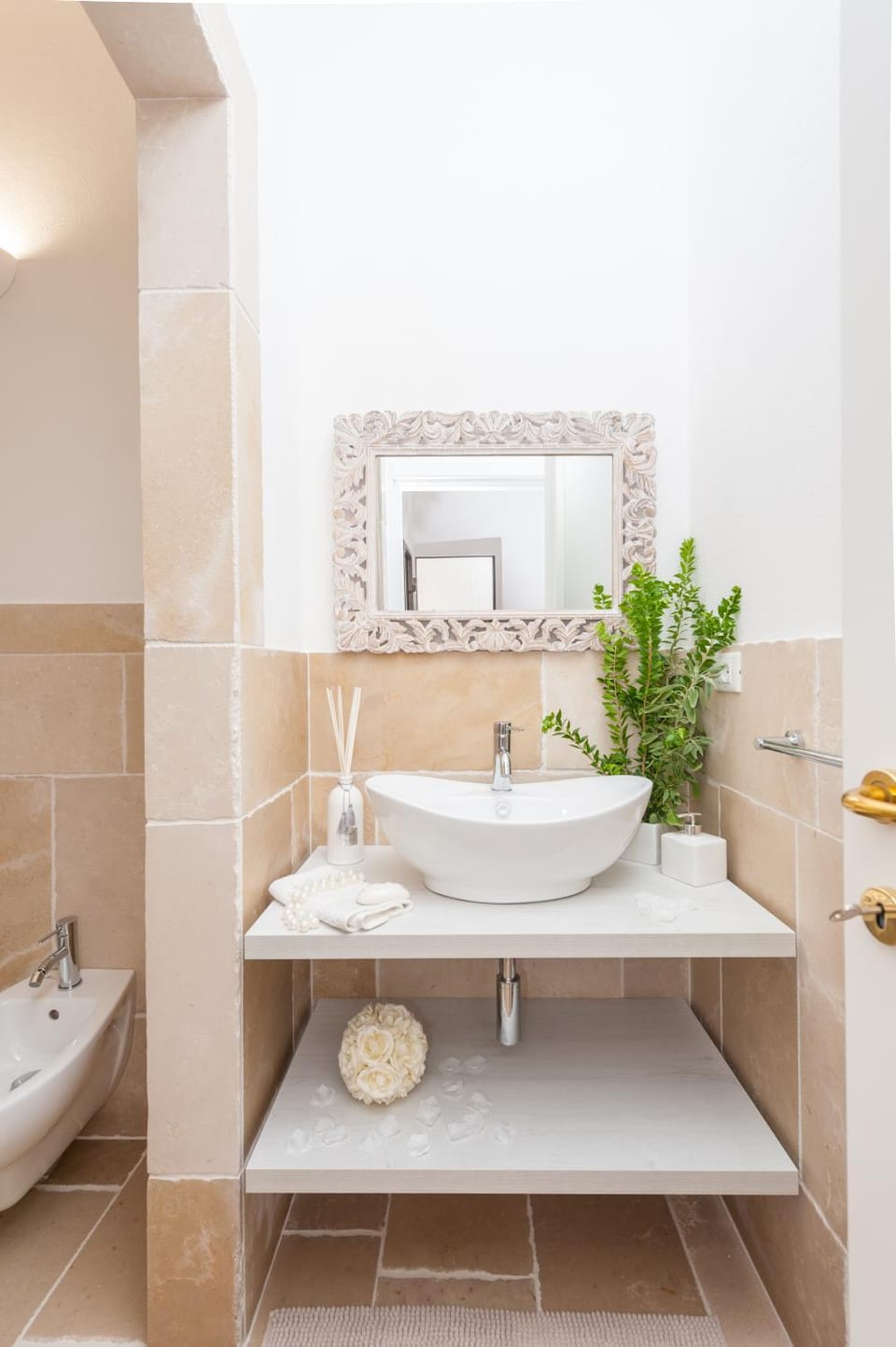 Bathroom, Decorative detail