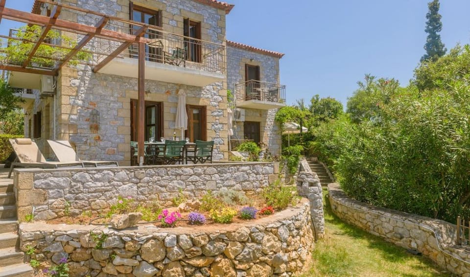 Property building, Spring, Day, Garden, Garden view