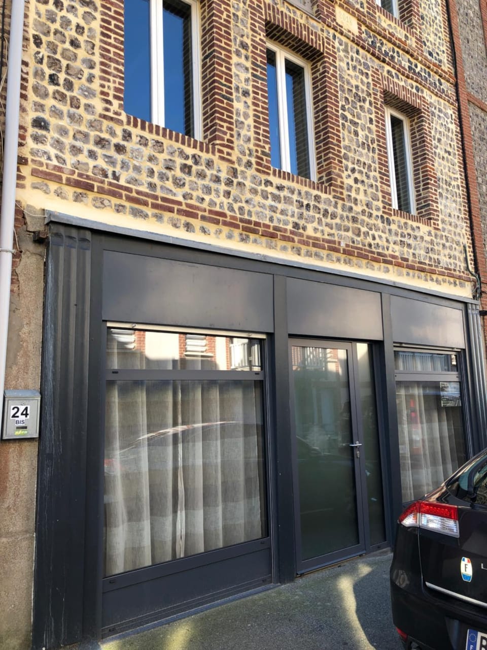 Facade/entrance