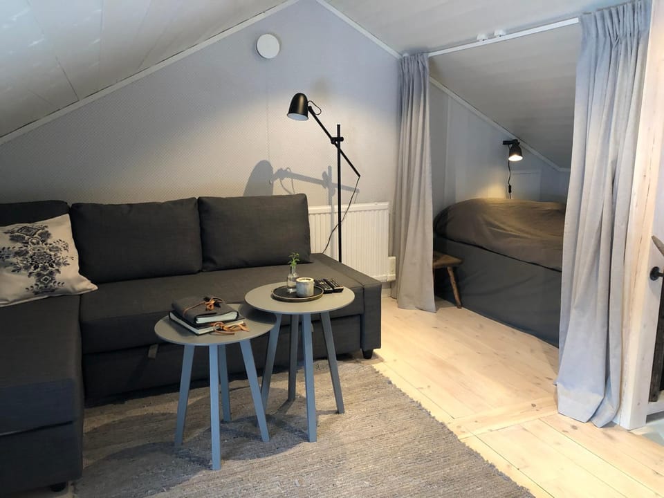 Bed, Living room