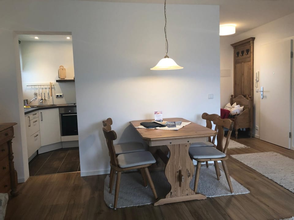 Wohnung Edelweiß - Wohnen auf Zeit - Homeoffice - nah am See - buchbar ab 28 Nächte Apartment in Schliersee