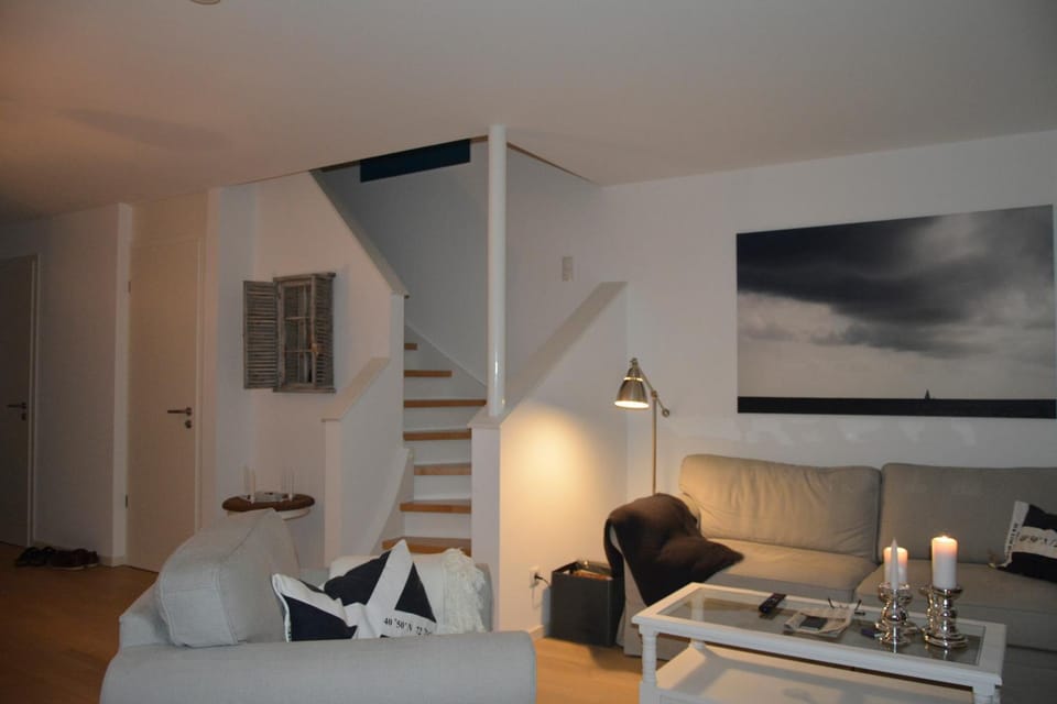 Photo of the whole room, Decorative detail