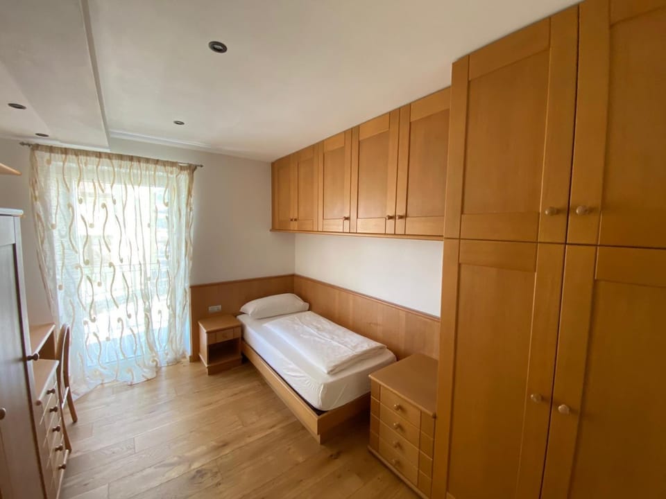 Bed, Balcony/Terrace, Photo of the whole room, Bedroom