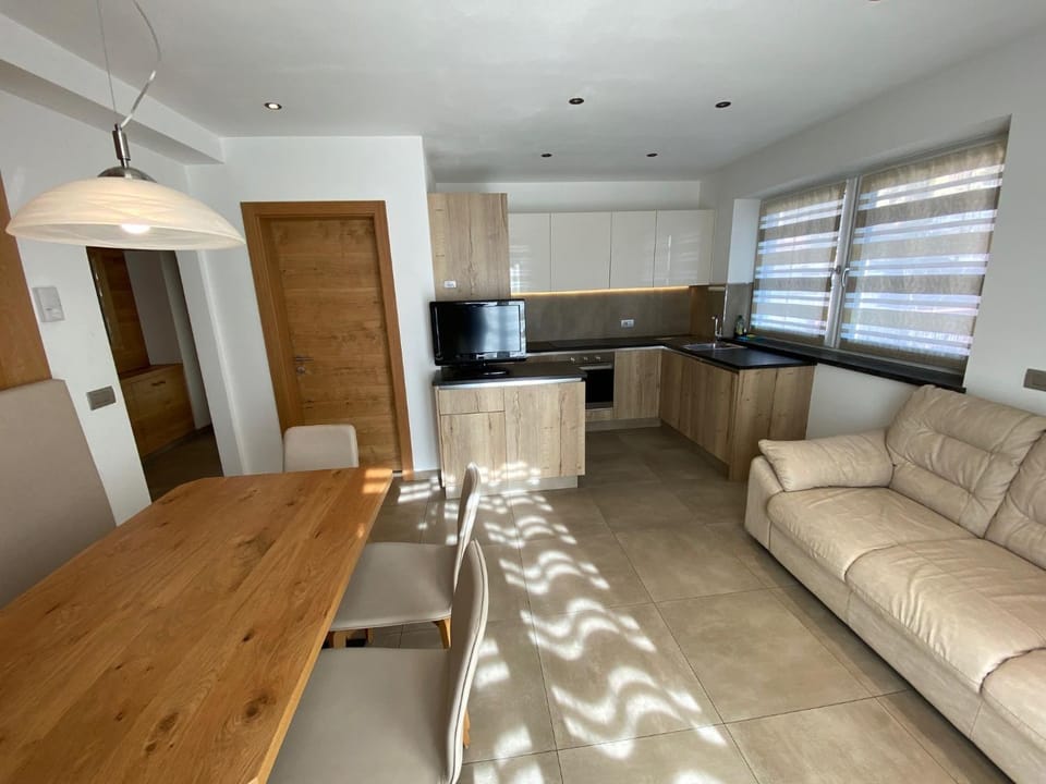 TV and multimedia, Balcony/Terrace, Kitchen or kitchenette, Living room, Dining area