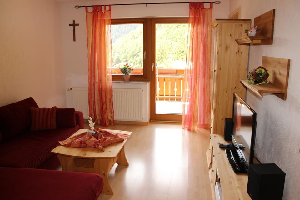 Living room, Photo of the whole room