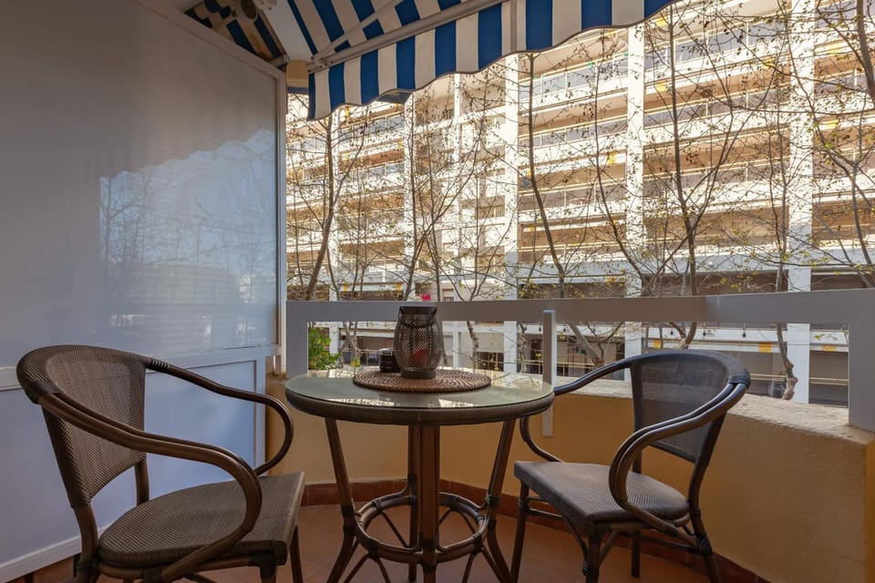 View (from property/room), Decorative detail, City view, Street view