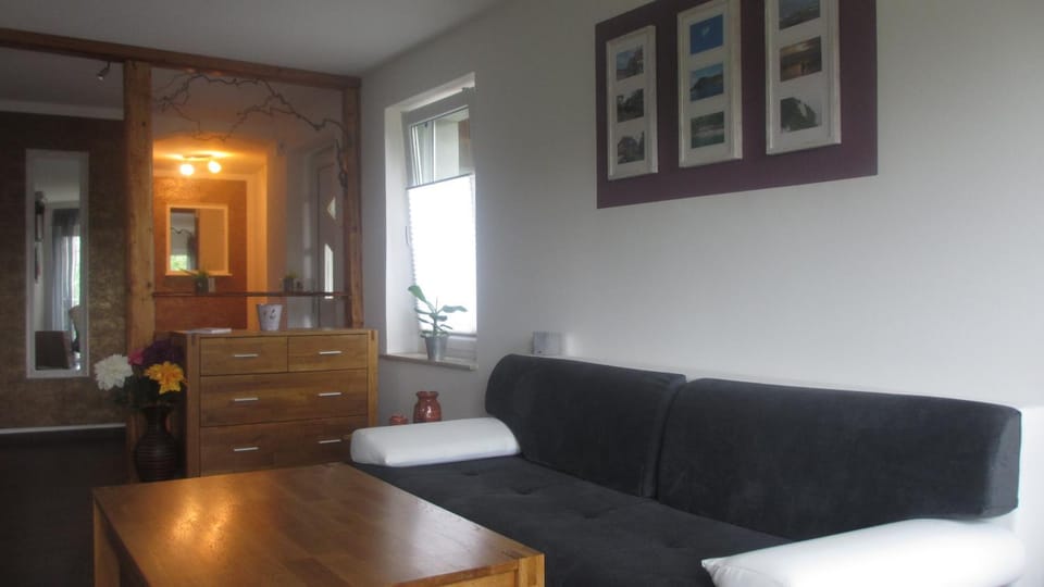 TV and multimedia, Photo of the whole room, Seating area